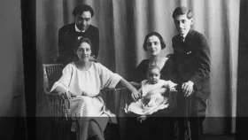 José Carlos Mariátegui con César Falcón y su familia