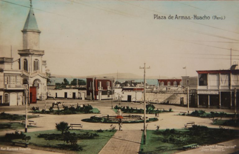 Plaza de Armas de Huacho, Perú